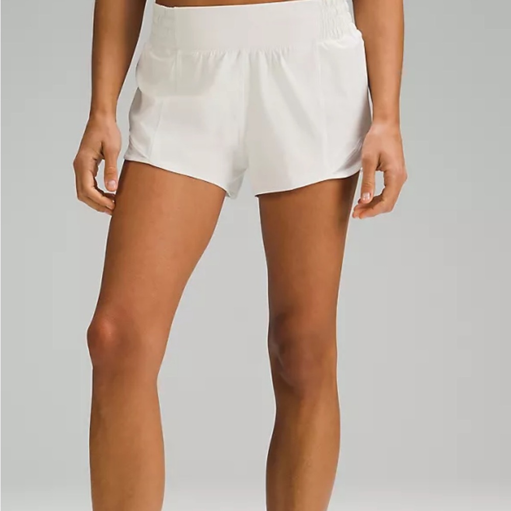 Lululemon Hotty Hot High-Rise Lined short 2.5”